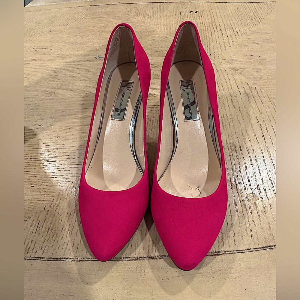 I•N•C super cute sued pink closed toed heels